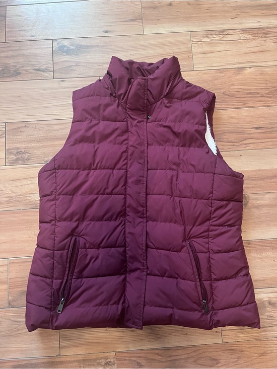 Banana Republic Jackets & Blazers - Banana Republic Quilted Puffer Vest - Wine